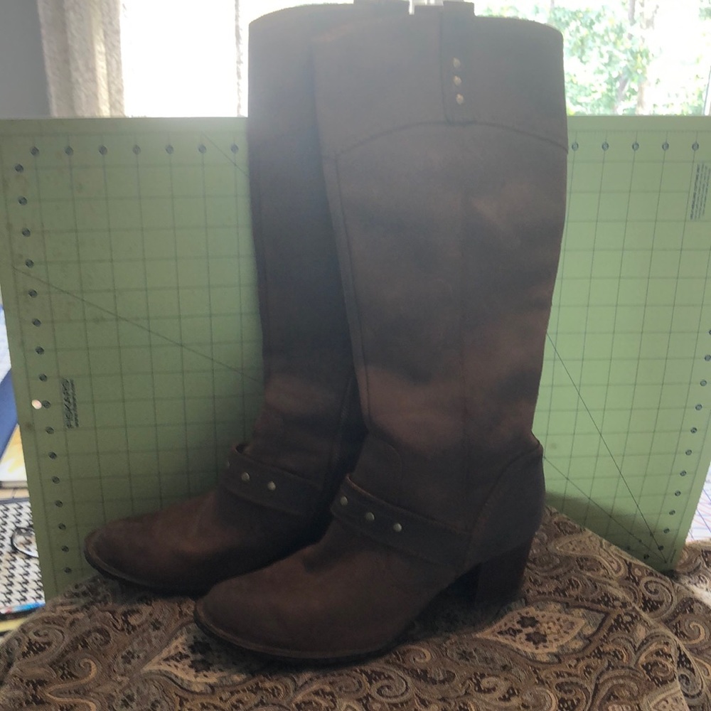 Knee high leather boots. Worn a couple times.